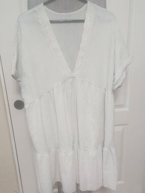 White V-Neck Textured Tiered Mini Dress Size 2x
